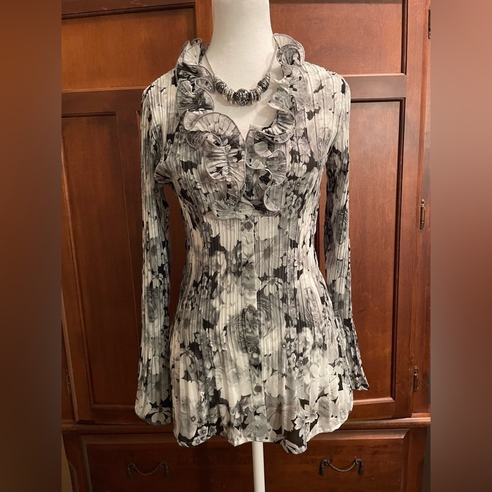 LAURA - Ruffled v-neck button-down blouse.